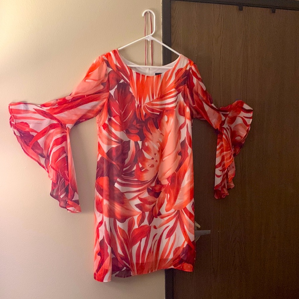 Bold red & white dress w/flared sleeves & white lining. Zipper. Above knees.